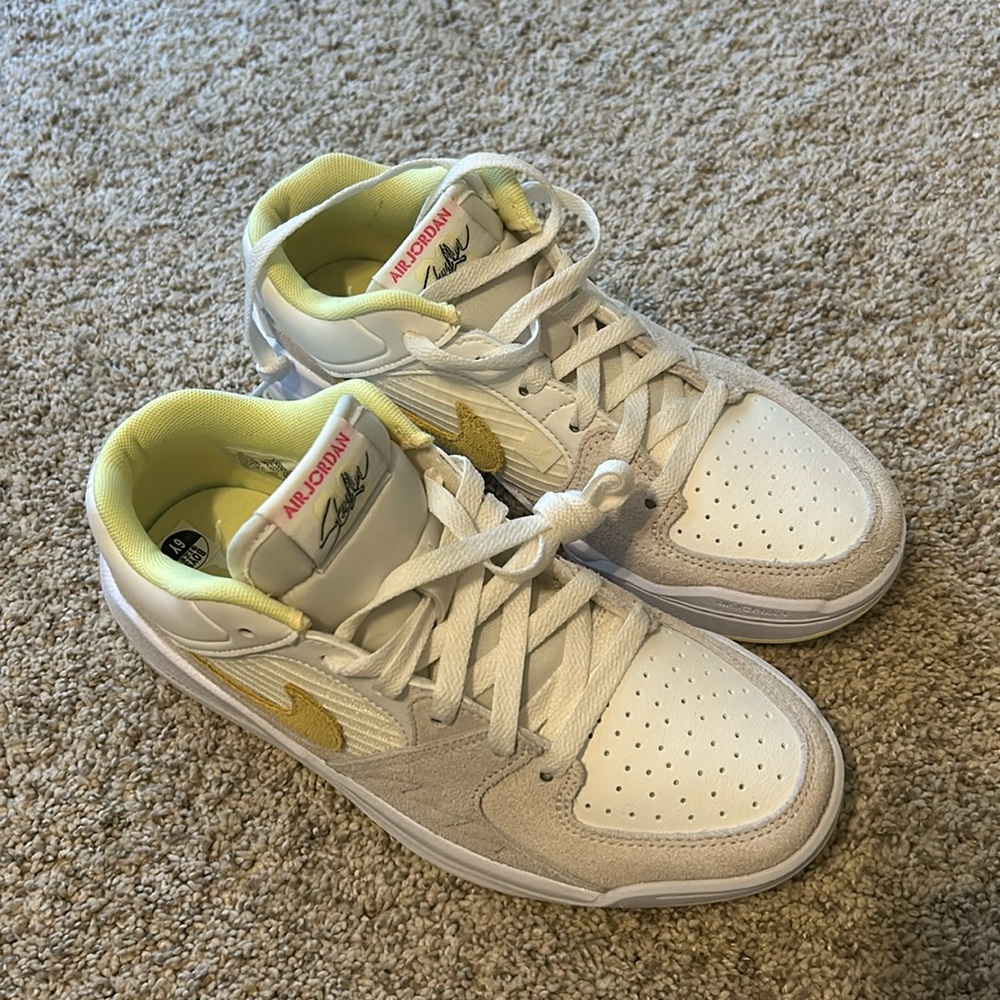 Nike air jordan boys size grade school 6 or 7.5 women’s